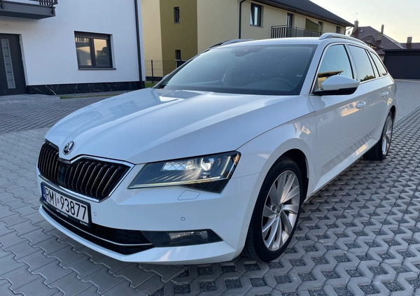 Skoda Superb cena 46000 przebieg: 303000, rok produkcji 2016 z Mielec małe 254